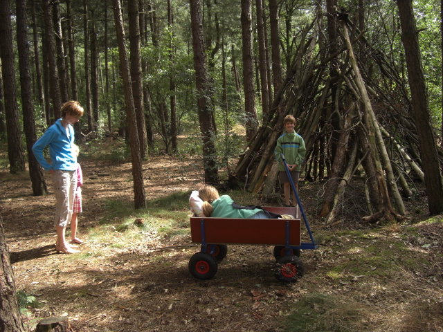 Nog even de hut bezoeken waaraan we een dag eerder bouwden