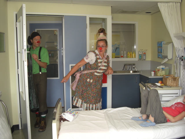 Clinic clowns in aktie!
