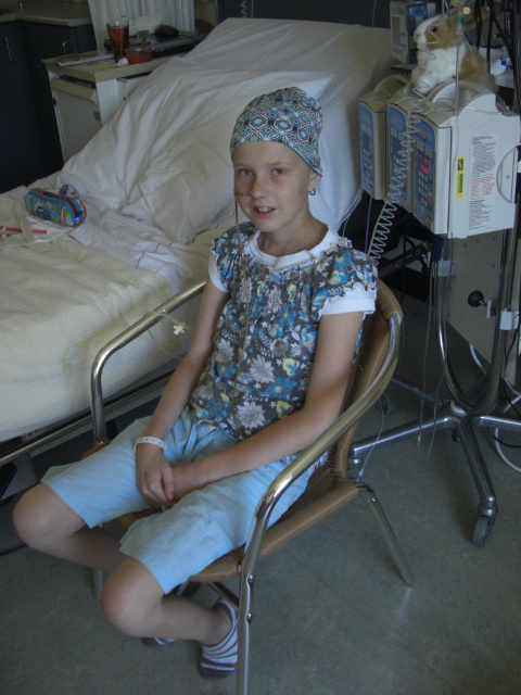 Een eigen douchestoel gesponserd door Opa en Oma van Beuzekom, nu hoeven we niet meer te vragen of we de enigste afdelingsstoel mogen gebruiken, volgens Eva zit tie heerlijk, dus het douchen duurt nu zeker nog langer!? 