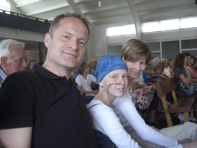 Samen in de kerk, de rugzak met de sonde ging gelukkig niet piepen