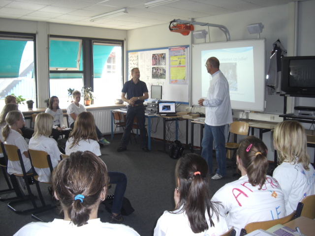 presentatie Op Eva`s nieuwe school aan haar nieuwe klasgenoten